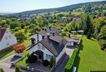 Blick auf die großzügigen Immobilien