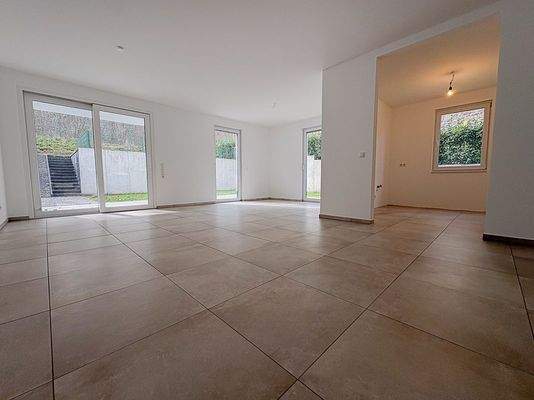 Impression Wohn-/Essbereich angrenzender Küche