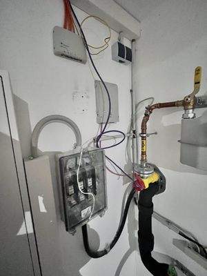 Anschlüsse: Strom, Gas, Telekom, Glasfieber