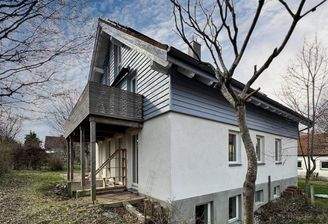 Hausansicht mit Südbalkon