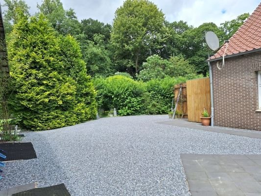 Vorplatz Garage