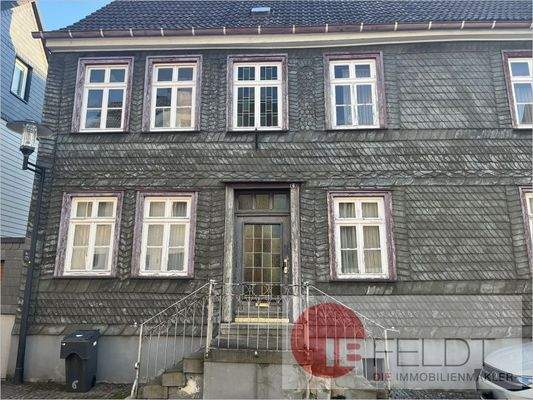 Frontalansicht von der Straße