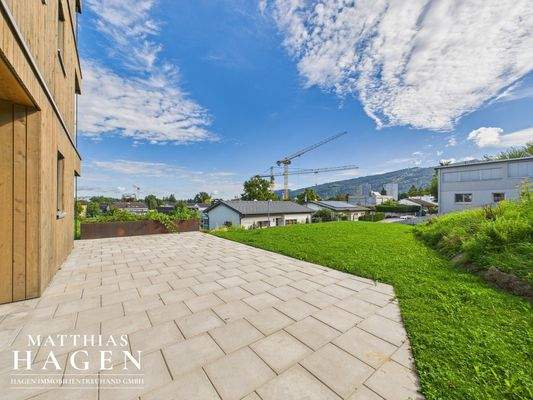 Terrasse mit Garten