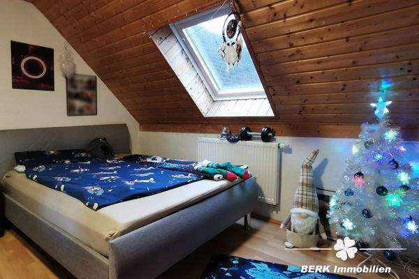 Schlafzimmer linkes Haus