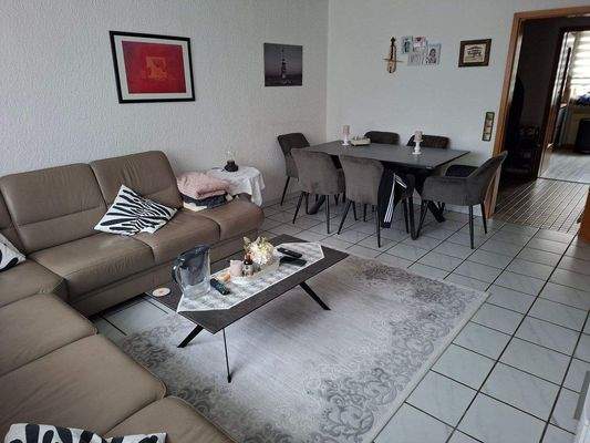 14-WZ mit Esstisch.jpg