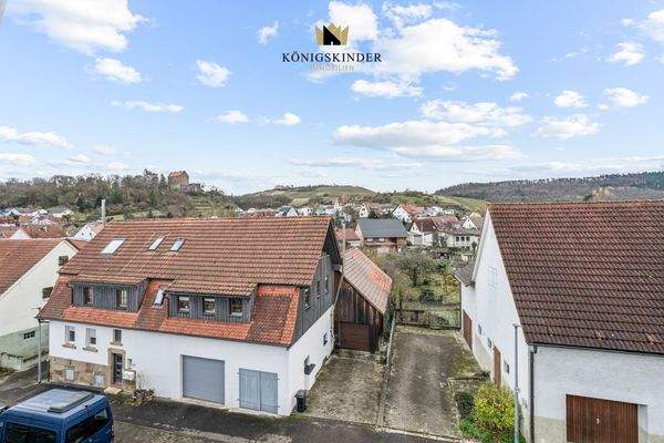 Märchenhafte Umgebung samt Schloss und Vergnügungspark