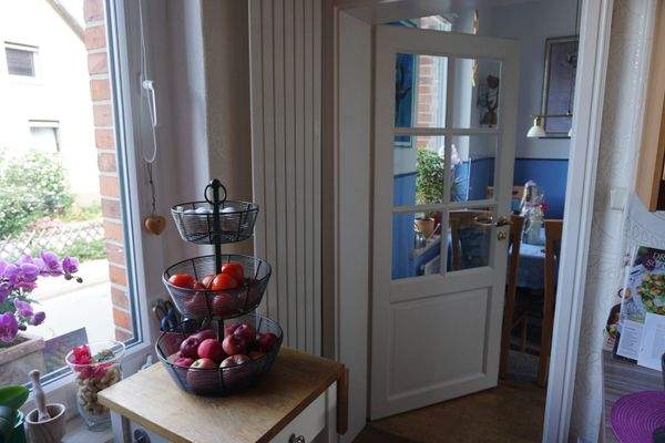 Blick aus Küche in den Essbereich