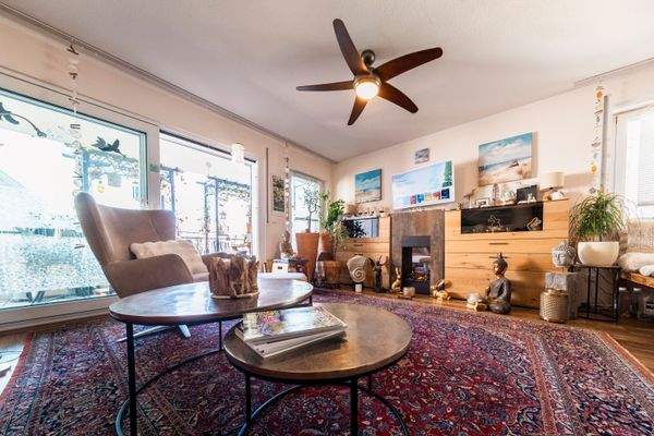 Wohnzimmer mit Zugang Balkon