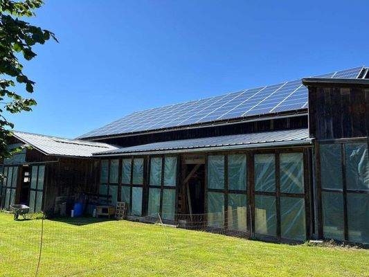 Ansicht, Scheune mit PV.JPG