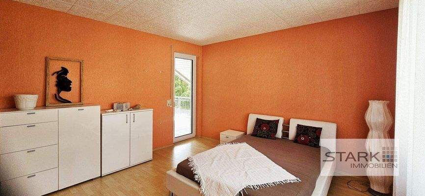 EG Schlafzimmer mit Balkon.jpg