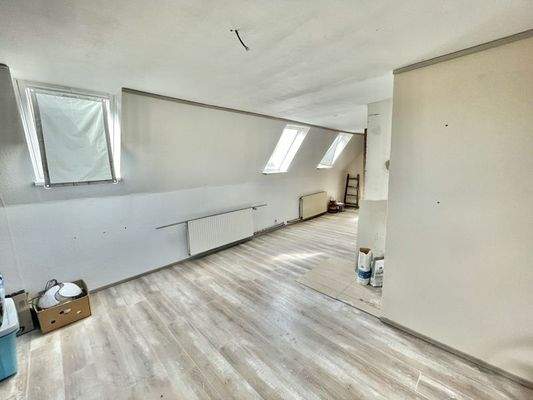 großer Raum DG oben