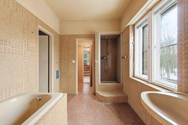 Masterbad mit Zugang zum Schlafzimmer