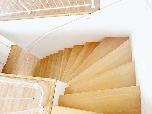 Treppe vom Bergeschoss ins untere Geschoss