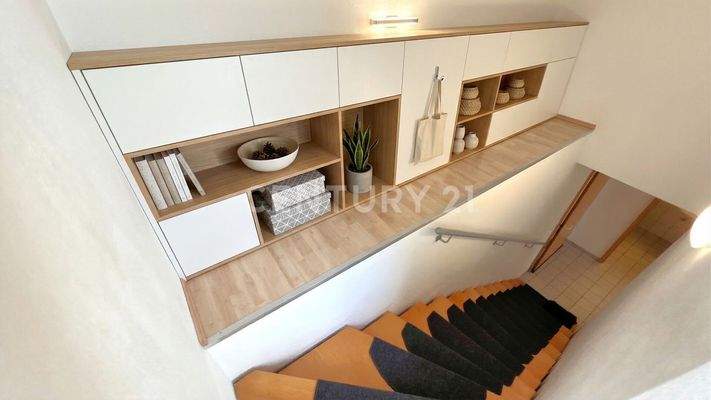 So könnte dieser Bereich mit einem modernen Schrank aussehen