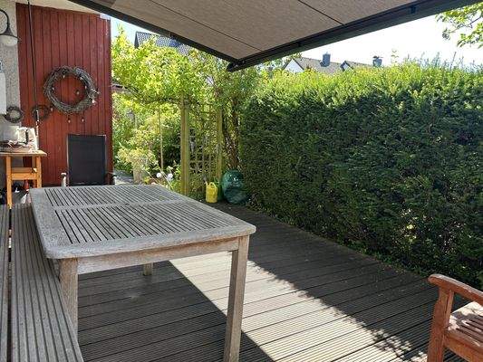 Terrasse (teilüberdacht)