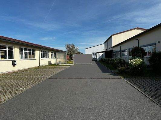 Innenhof Halle 1 und Halle 2