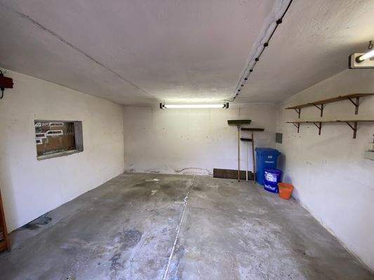 geräumige Garage.jpg