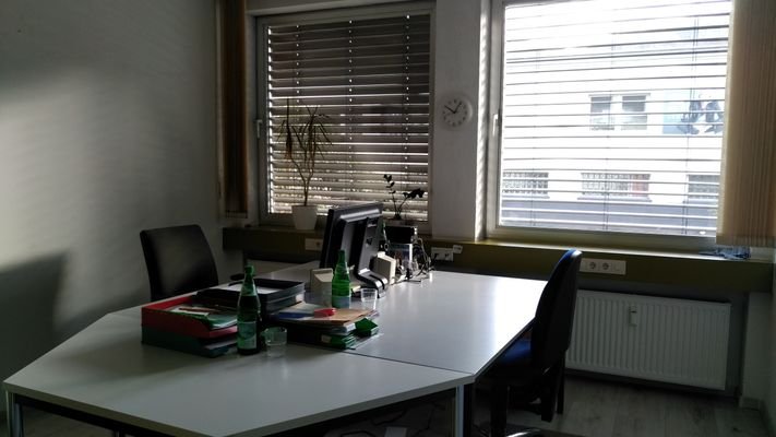 Büro EG2 mit Sonnenschutz