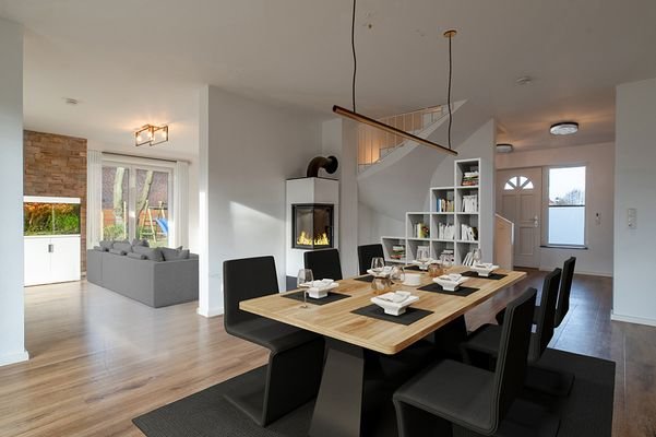 200-8105_Wohnzimmer_gestagedl