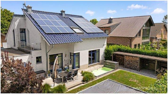 21. Gebäude und Garten.jpg