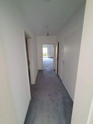 Flur mit Blick zum Wohnzimmer