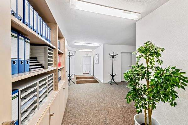 Innen-Eingangsbereich Haus links