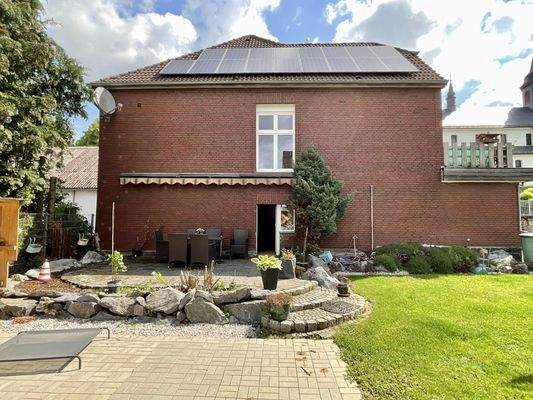 Seitenansicht mit Terrasse