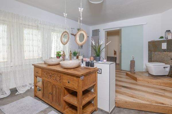 Bad große EG Wohnung