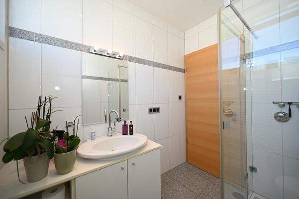 ... mit sep. Kinderbad