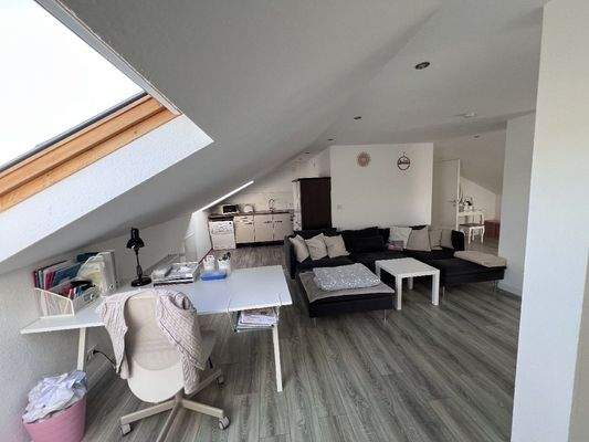 Küche und Teilansicht DG