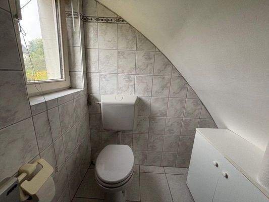 Teilansicht vom Badezimmer im DG