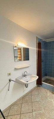 beheizbarer Raum im Keller m. Dusche