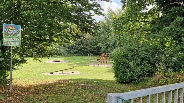 Spielplatz direkt gegenüber