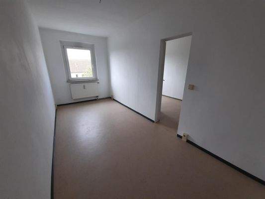 Leeres Zimmer mit Fenster