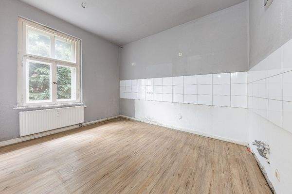 OG: geräumige Küche