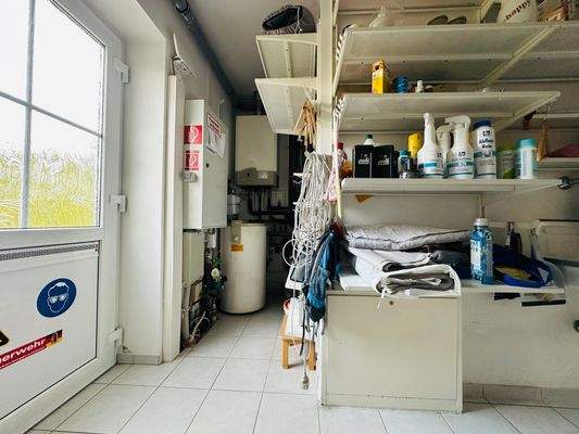 Hauswirtschaftsraum mit Heizungsanlage