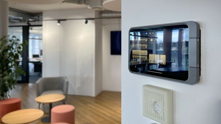 Die Beleuchtung lässt sich über Touch-Displays regeln und dimmen