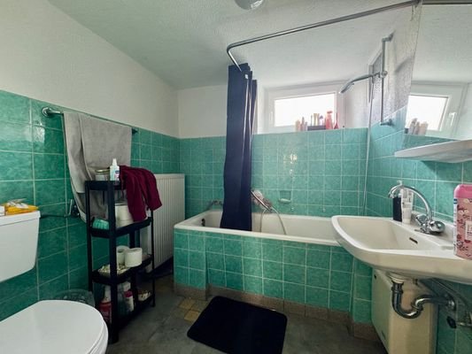 Badezimmer mit Wanne