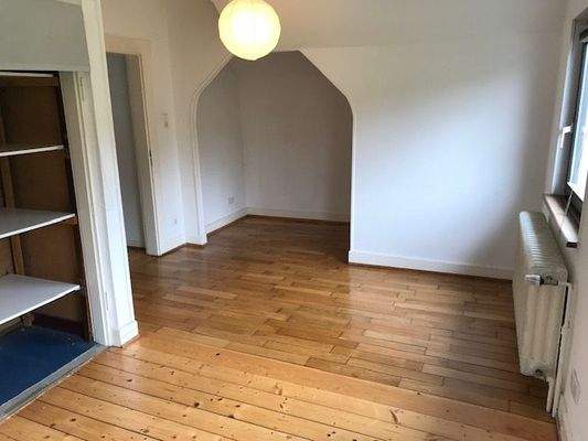 Dachgeschoss Zimmer 3.jpg