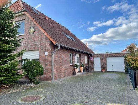 ZFH Eingangsbereich mit Garage