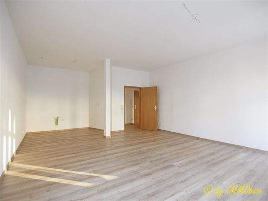 Modernes Wohnen mit offenem Küchenbereich