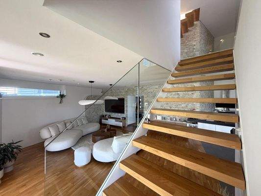 Living / Aufgang ins OG 1