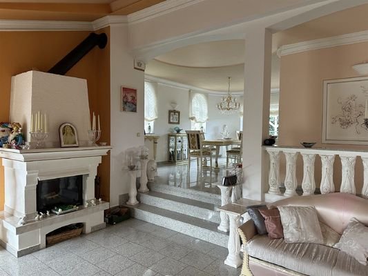 Wohnzimmer mit Blick in das Esszimmer