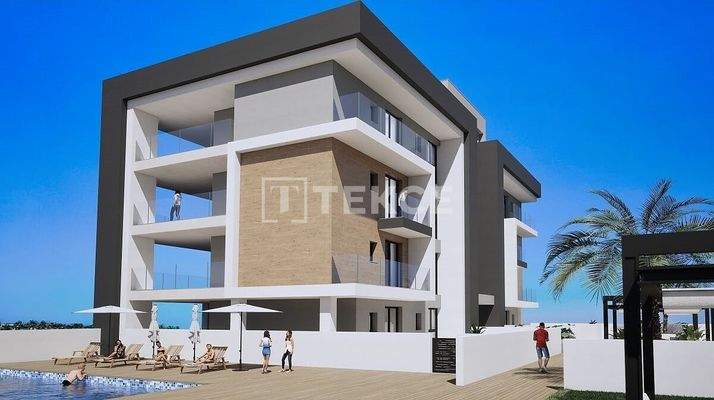 Stylish 3-Bed Apartments with Rooftop Pool in Los Alcázares