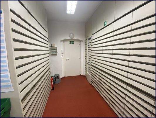 Lagerraum im Büro 1