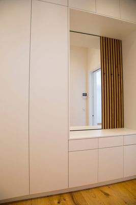 Einbauschrank im Flur.jpg