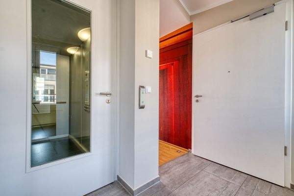 1. Ebene | Privater Fahrstuhl direkt in die Wohnung