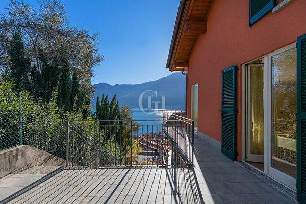 TERRAZZA CON VISTA LAGO