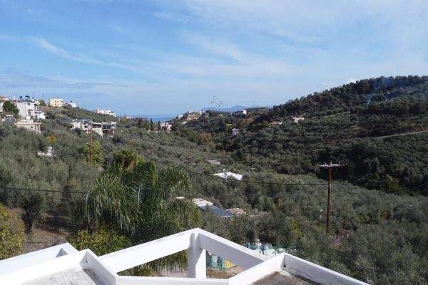 Kreta, Stalos: 2 unabhängige Wohnungen in Strandnähe zu verkaufen