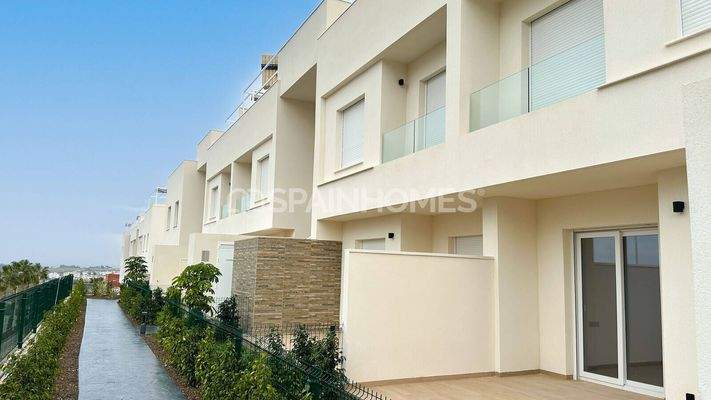 Apartments in a Golf Resort with Swimming Pool in Alicante